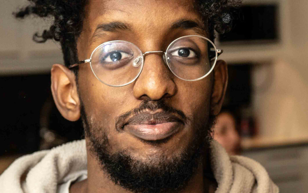 Han upplevde ensamheten själv – nu leder han projektet som nått 95 unga killar